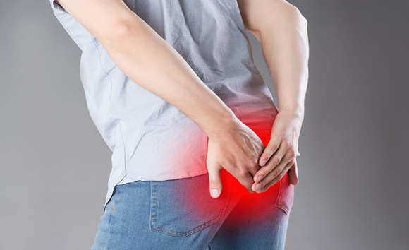 Vì sao viêm đại tràng lâu ngày lại gây bệnh trĩ? Bác sĩ giải đáp 