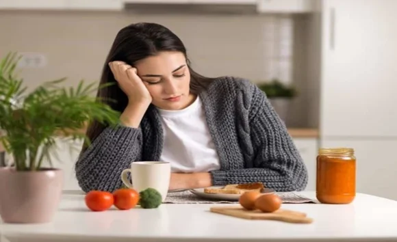Vì sao càng ăn no buổi tối lại càng đói vào sáng hôm sau? 
